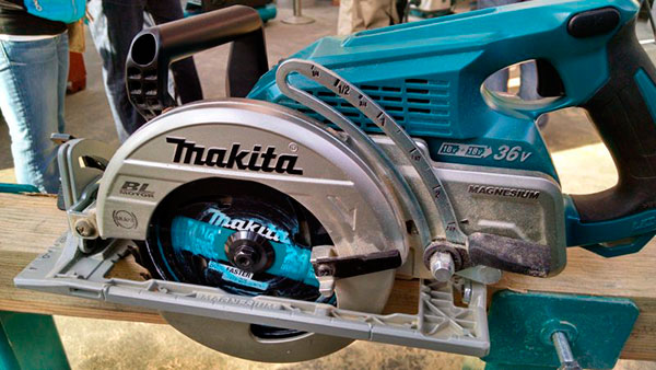  Makita XSR01